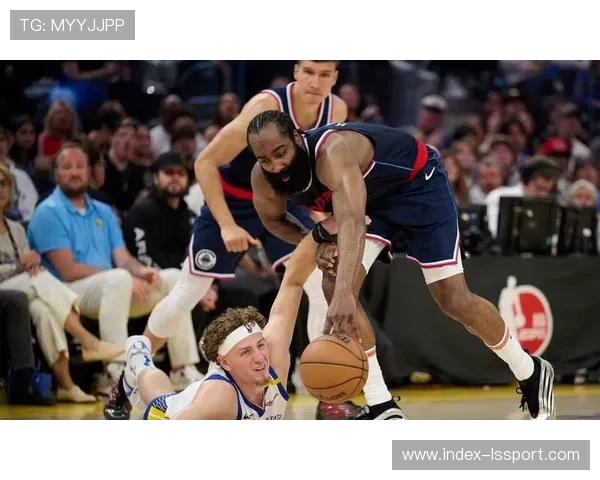 快船103-102险胜勇士，伦纳德缺阵哈登肩部成隐忧